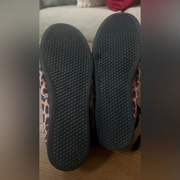 Vans Leopard Print Sneakers - 8W | 6.5 M - Picture 6 of 6